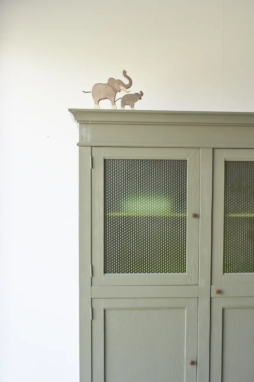 10633---Vintage-vitrine-kast-in-Rozemarijn---Firma-Zoethout_05