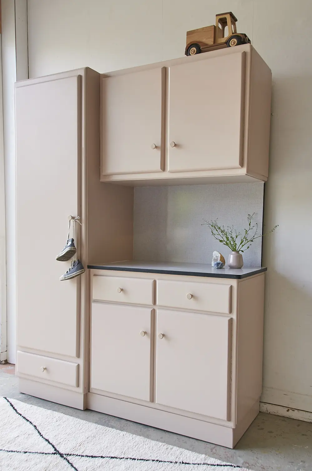 Bloesemroze-vintage-kast-Firma-zoethout