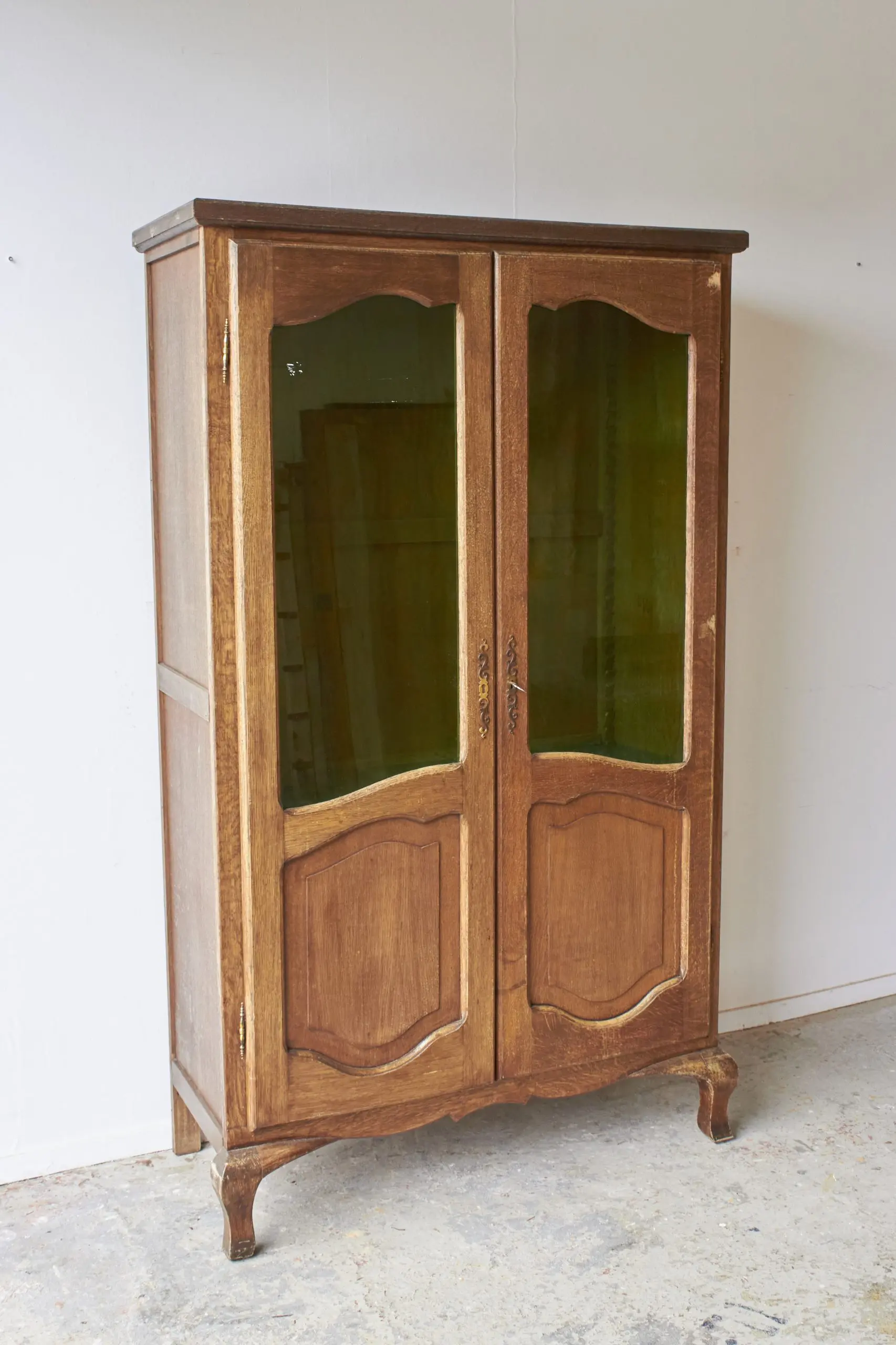 10535---Sierlijke-vitrine-kast---Firma-Zoethout_02