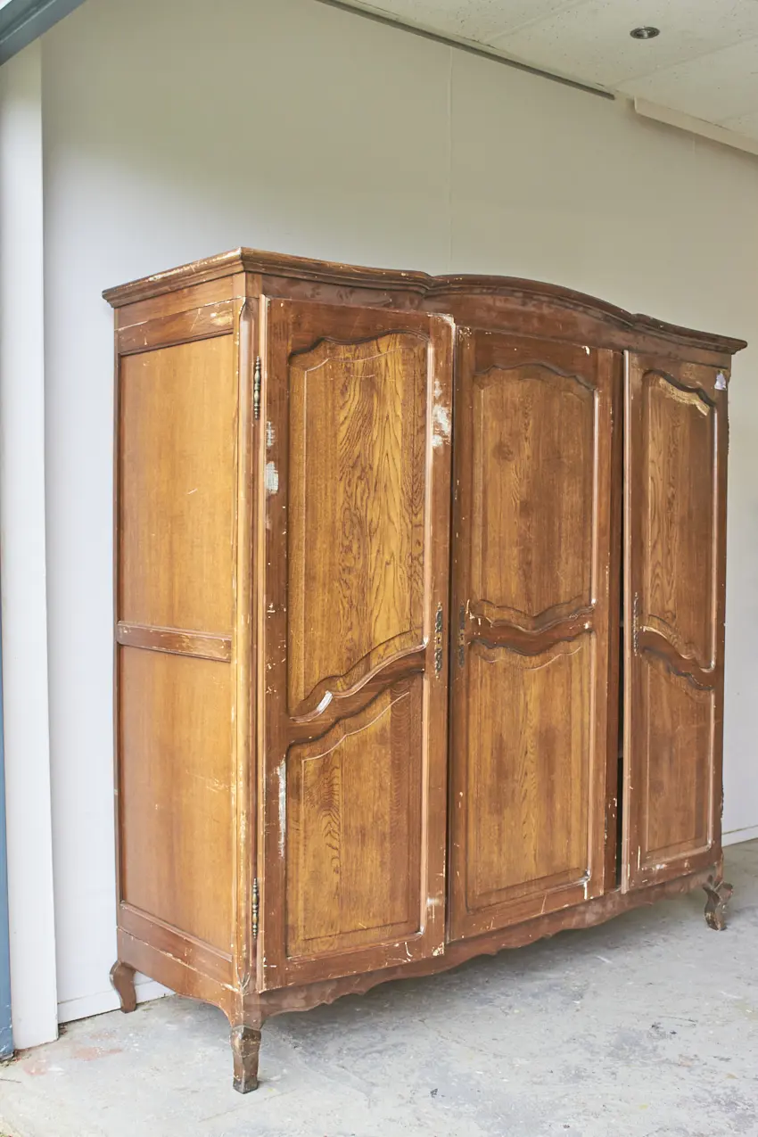 10646---Demontabele-sierlijke-kast-met-drie-deuren---Firma-Zoethout_03