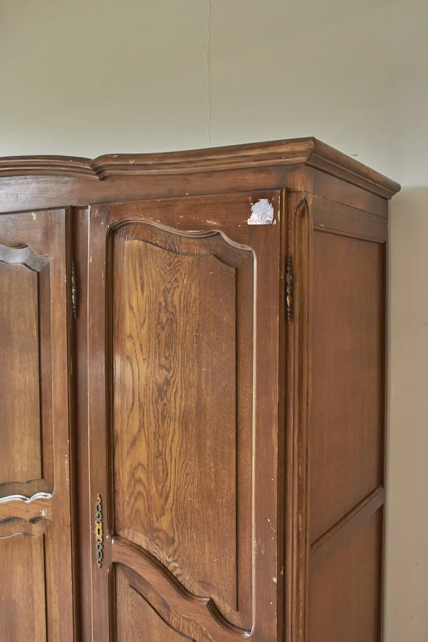 10646---Demontabele-sierlijke-kast-met-drie-deuren---Firma-Zoethout_04