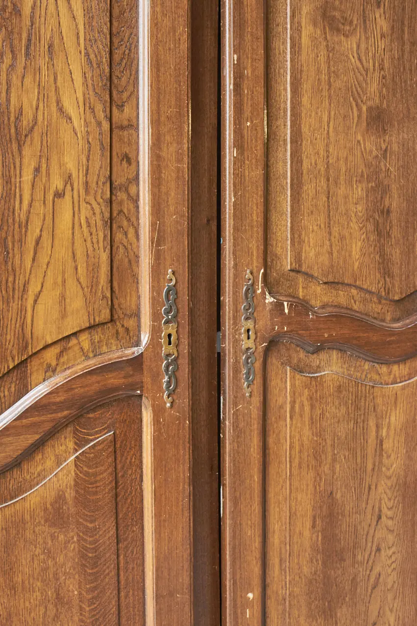 10646---Demontabele-sierlijke-kast-met-drie-deuren---Firma-Zoethout_05