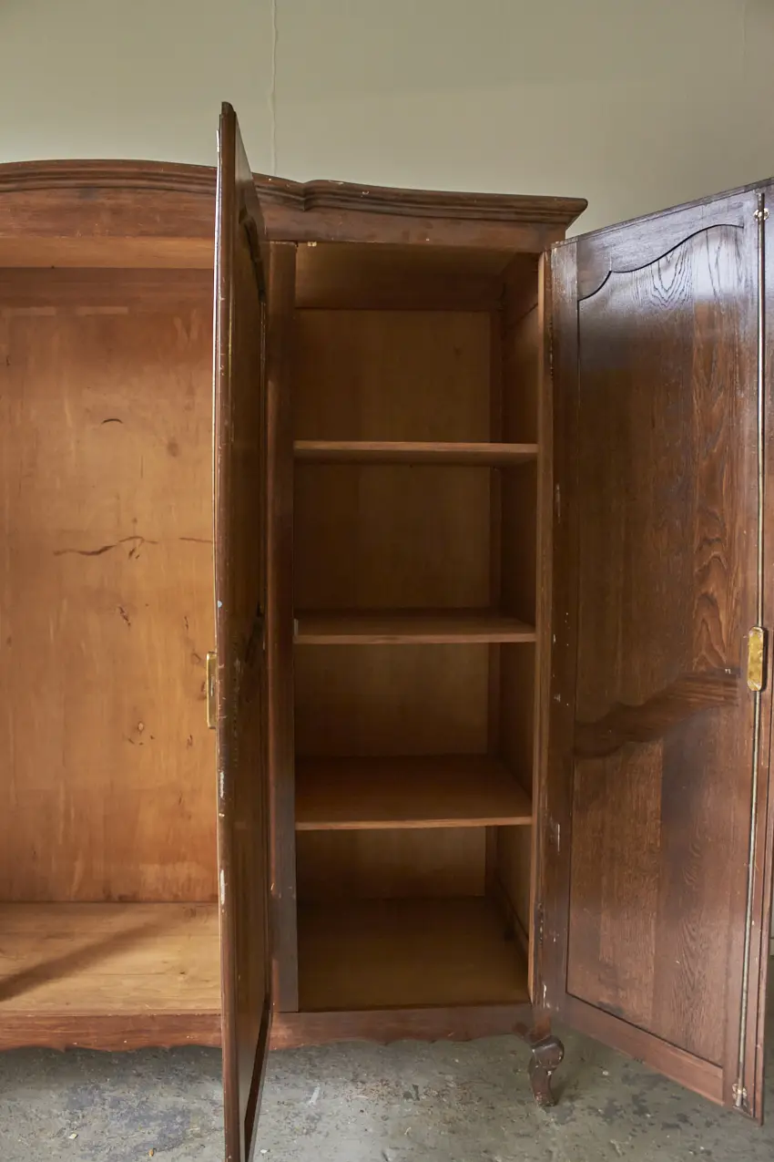 10646---Demontabele-sierlijke-kast-met-drie-deuren---Firma-Zoethout_08