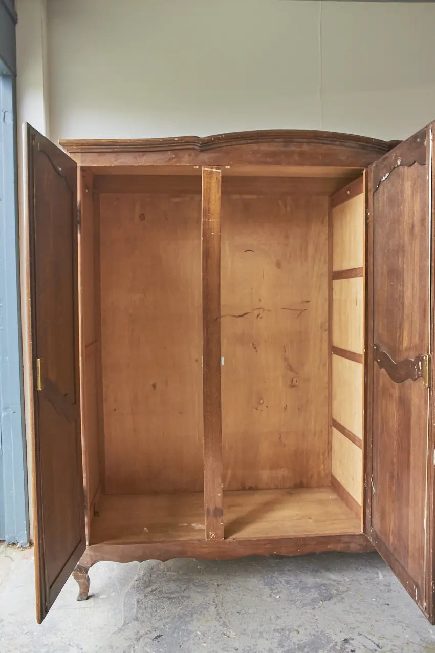 10646---Demontabele-sierlijke-kast-met-drie-deuren---Firma-Zoethout_09