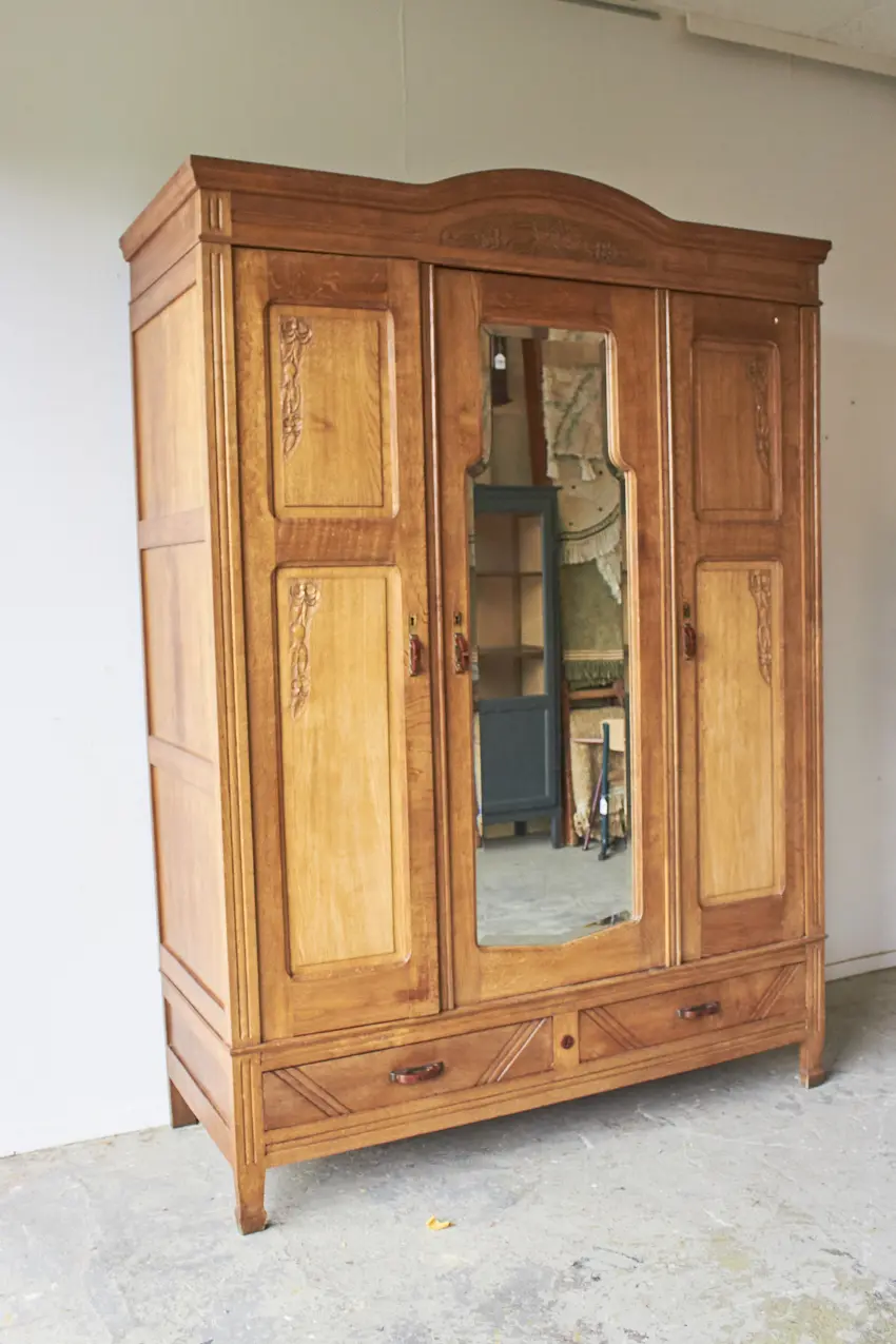 10656---Demontabele-spiegelkast-met-drie-deuren---Firma-Zoethout_02