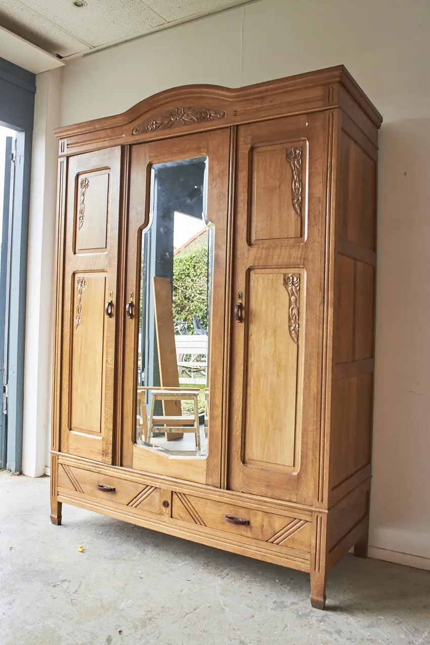 10656---Demontabele-spiegelkast-met-drie-deuren---Firma-Zoethout_03