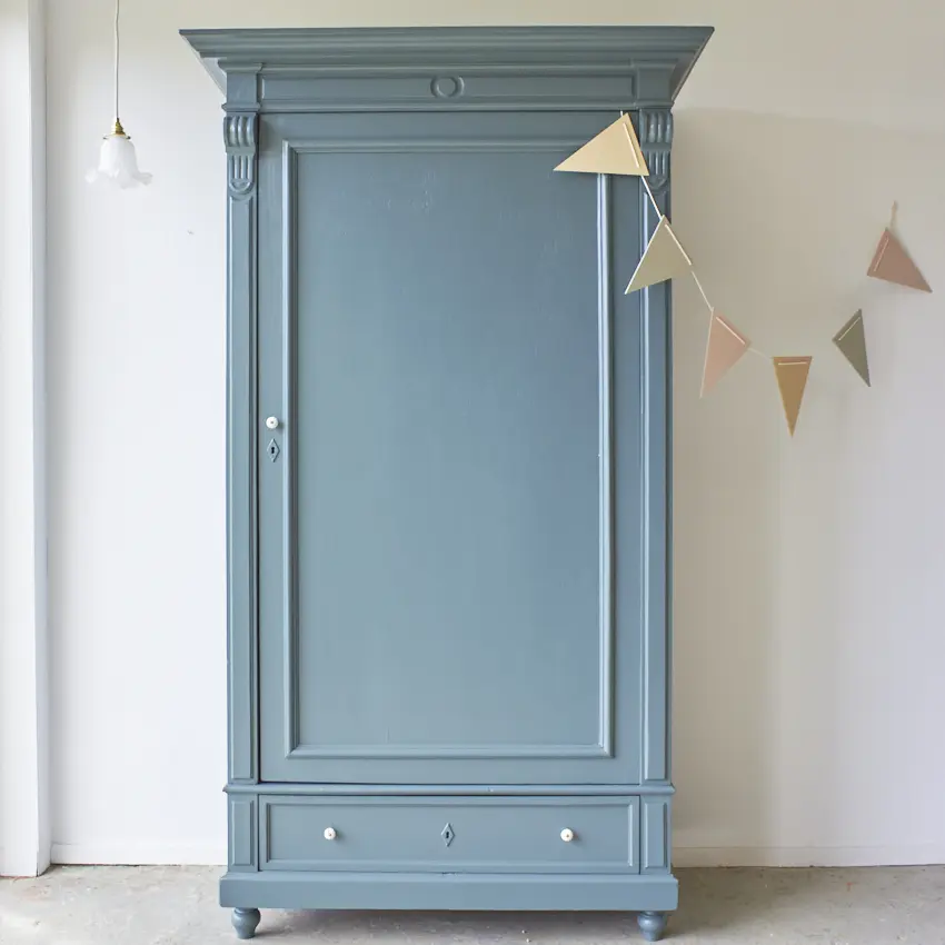 vintage-demontabele-kast-met-1-deur-in-klif