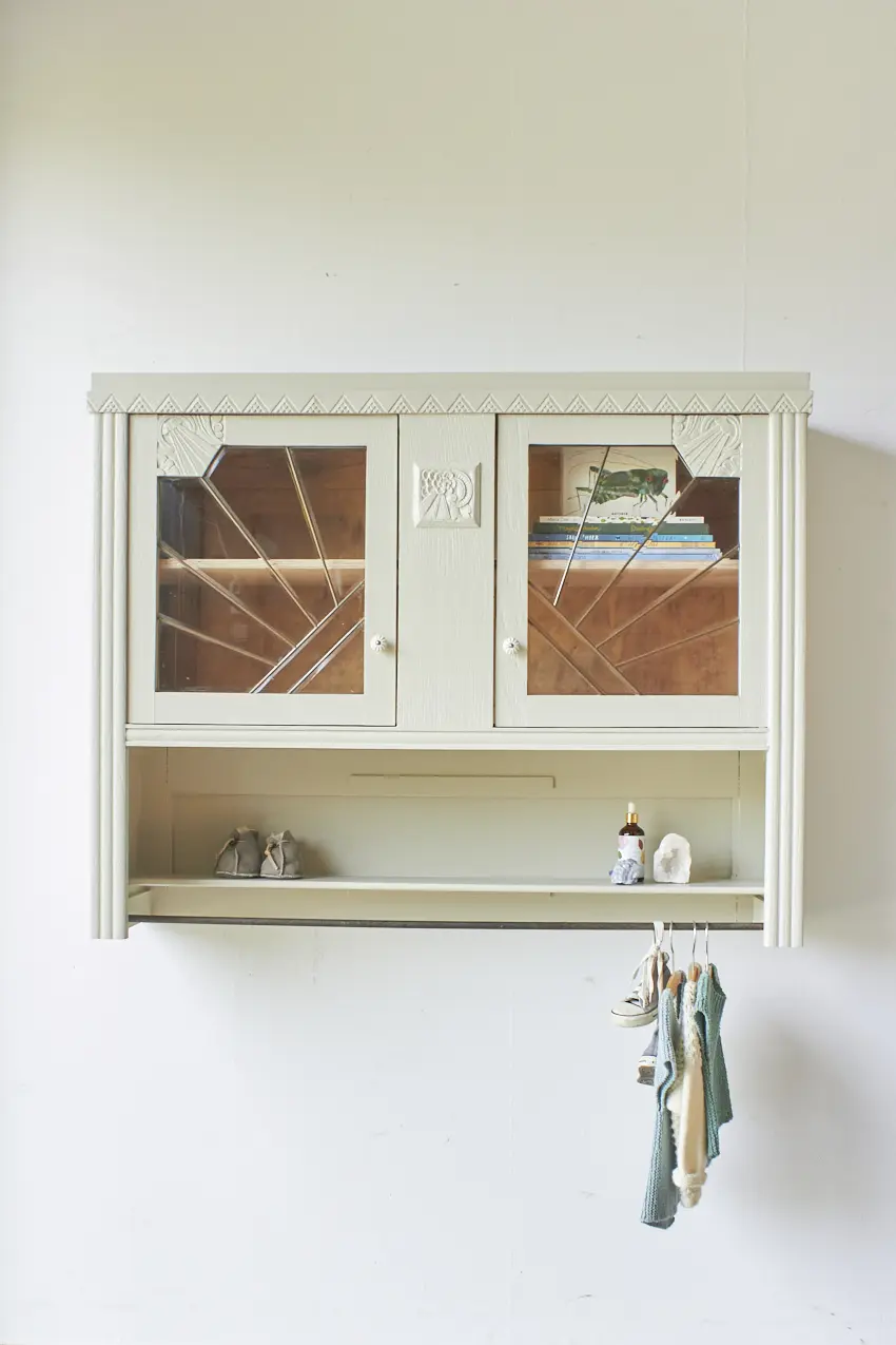 6206---Vintage-hangkast-met-glas-in-lood-in-linnen---Firma-Zoethout-01