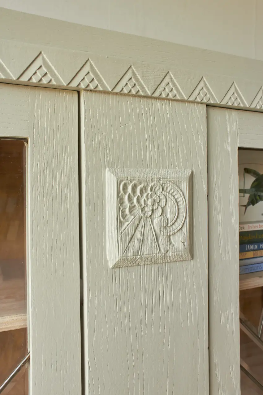 6206---Vintage-hangkast-met-glas-in-lood-in-linnen---Firma-Zoethout-09