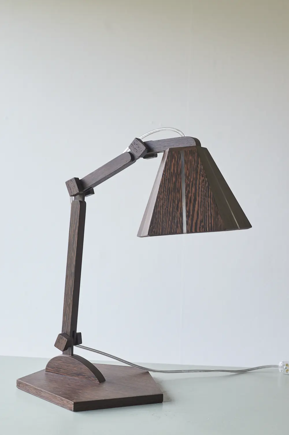 HW9089---Wenge-Henkwoods-tafel-lamp---Firma-Zoethout-03
