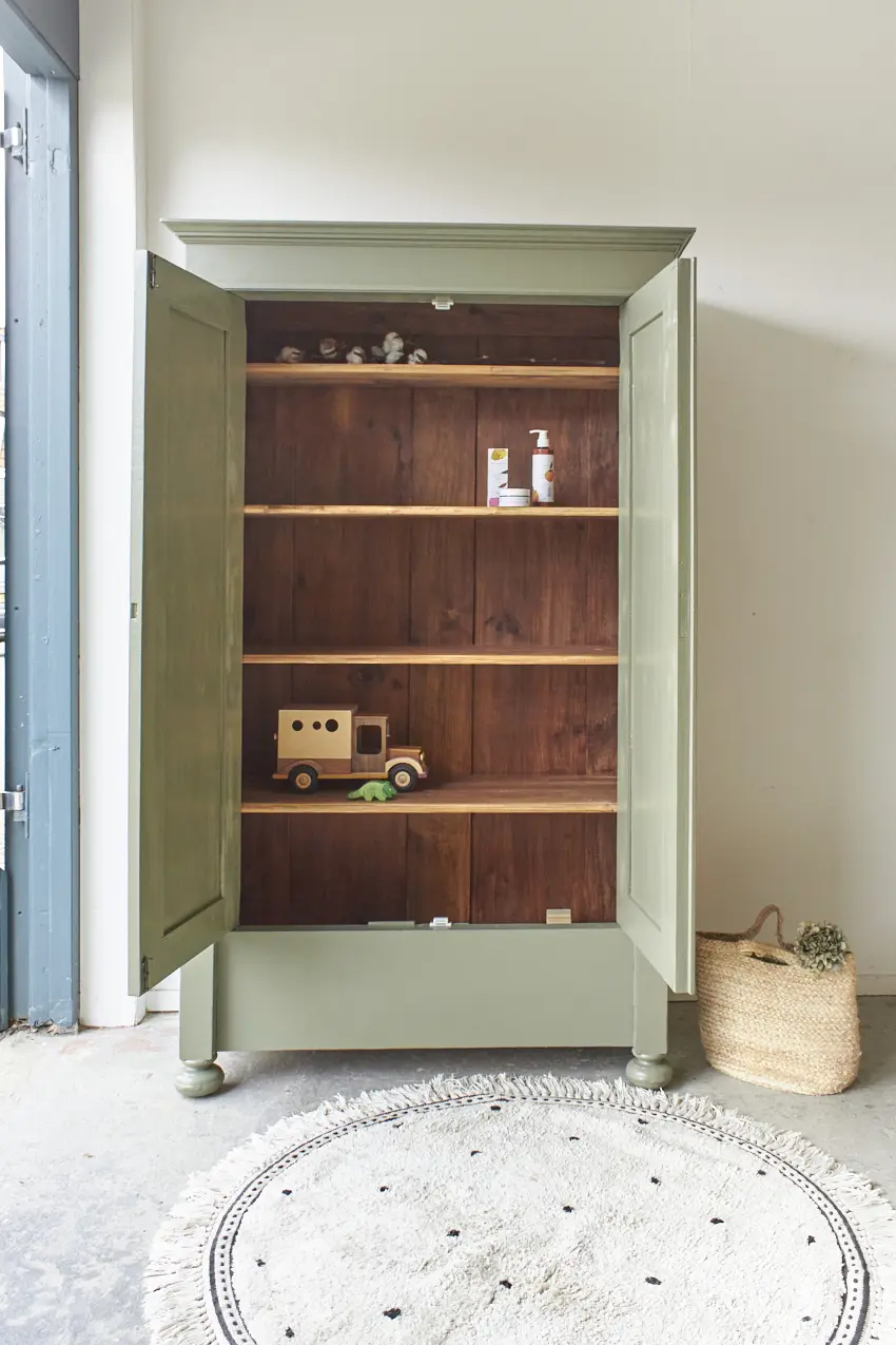 10432-Vintage-tweedeurs-kast-in-rozemarijn-Firma-zoethout_5.jpg
