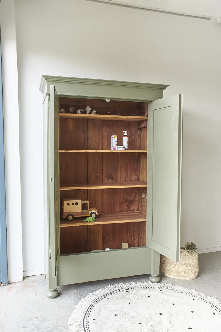 10432-Vintage-tweedeurs-kast-in-rozemarijn-Firma-zoethout_6.jpg