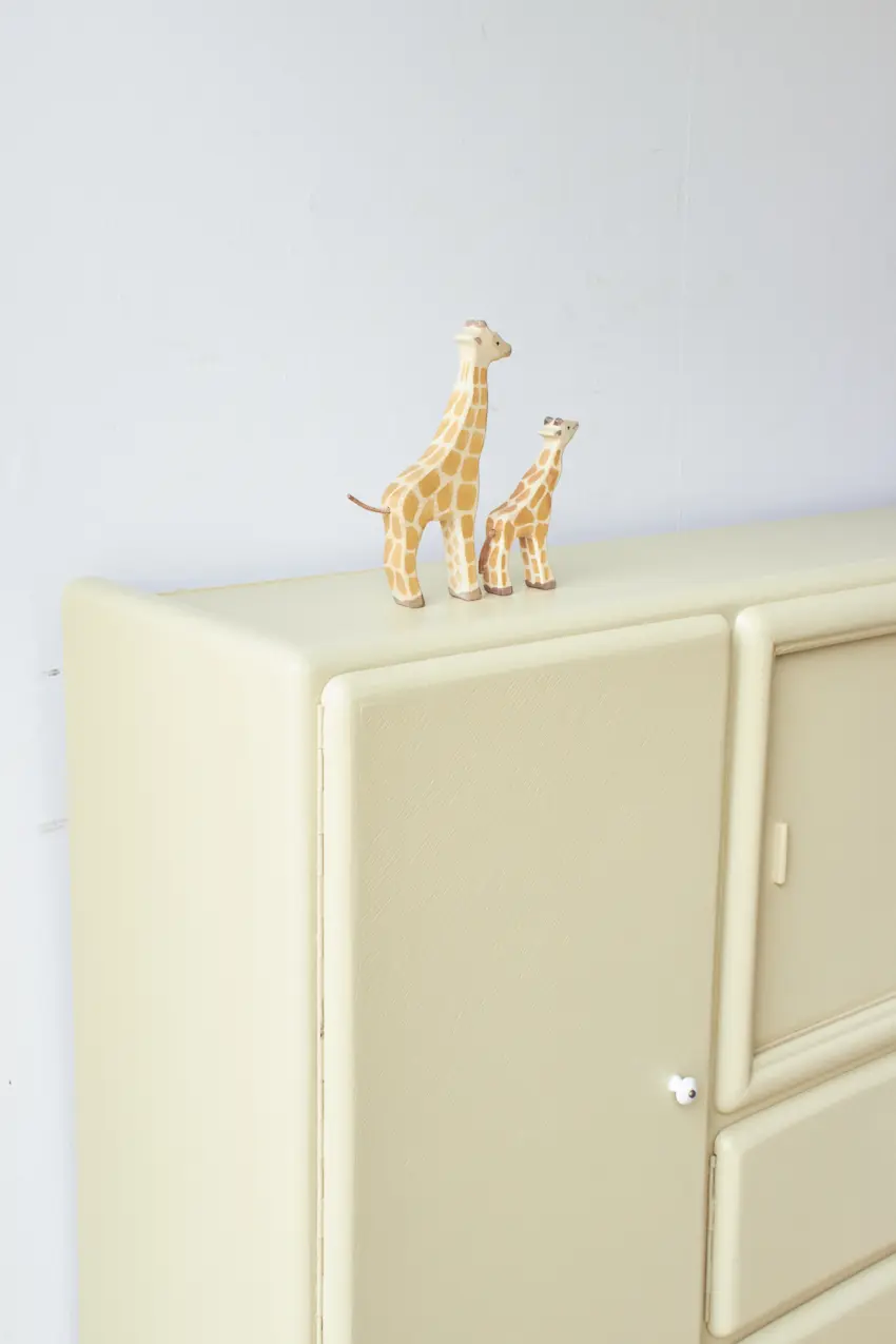 10524-Retro-dressoir-in-kamille-Firma-zoethout_03.jpg