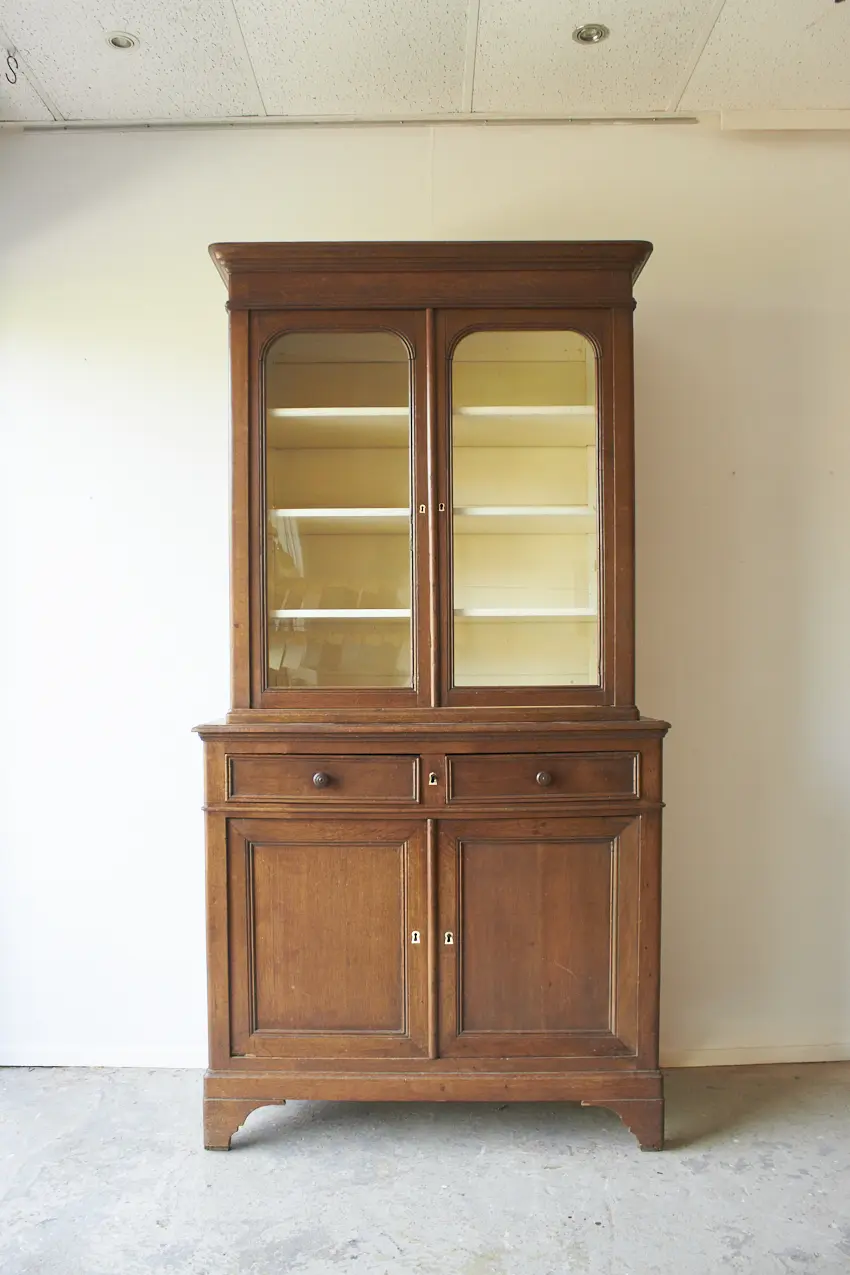 10664---Vintage-sierlijke-vitrinekast---Firma-Zoethout-01