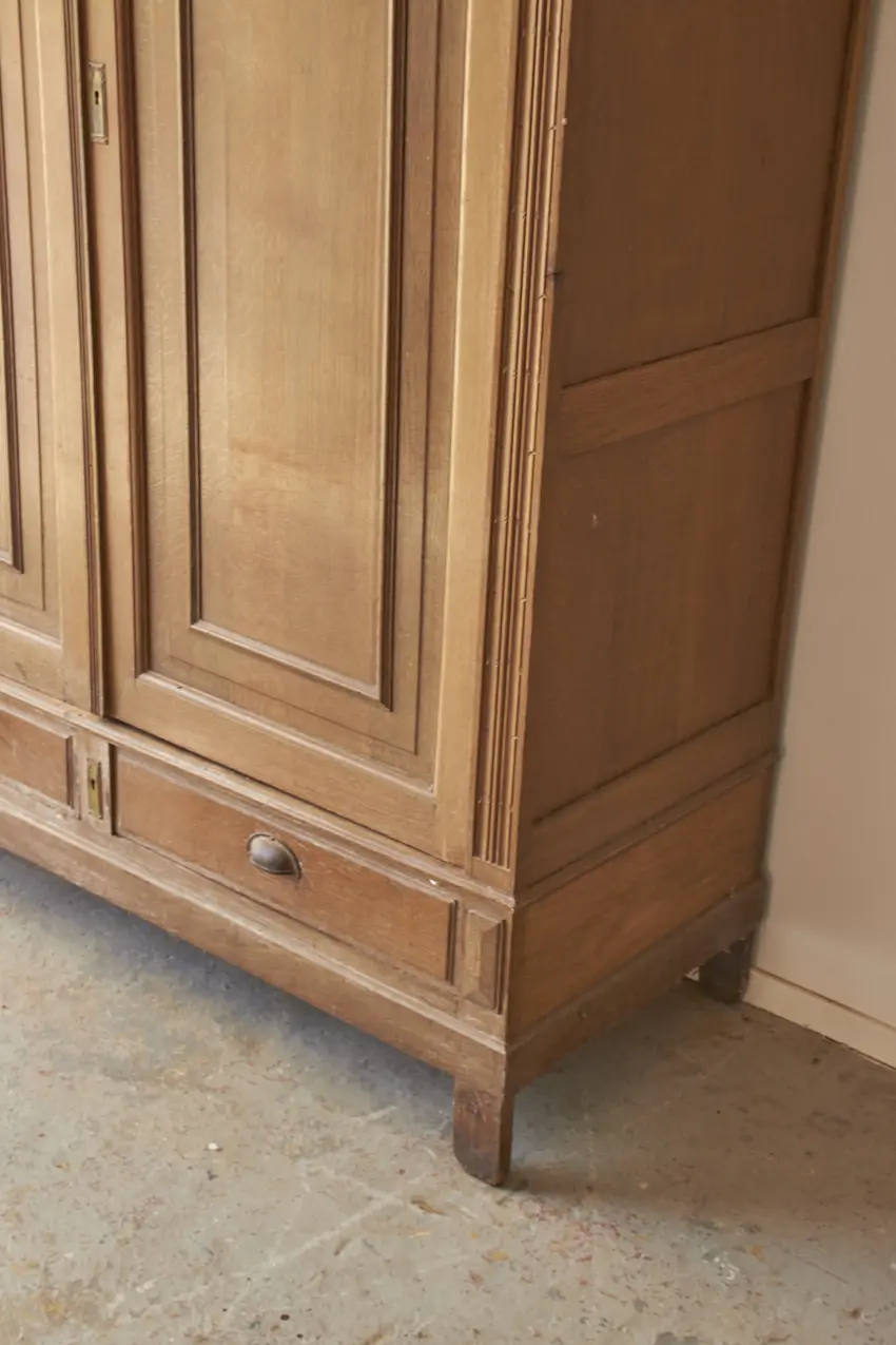 10685---Demontabele-kast-met-paneeldeuren-en-houtsnijwerk---Firma-Zoethout-04