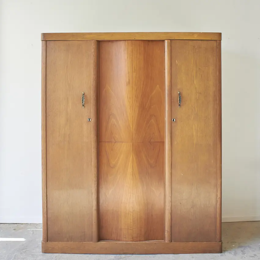 10691-Retro-kast-met-drie-deuren-Firma-Zoethout