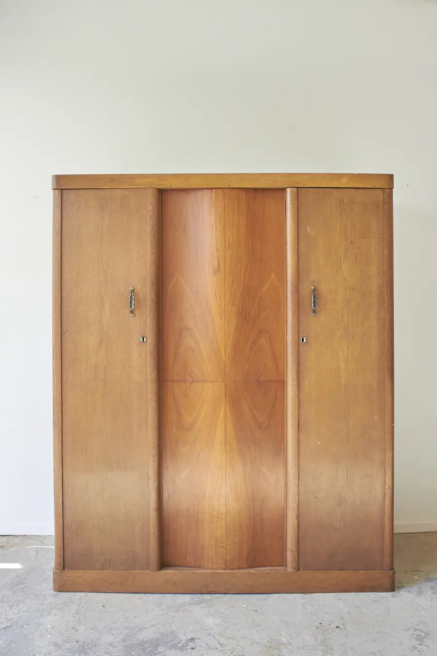 10691---Retro-kast-met-drie-deuren---Firma-Zoethout-01