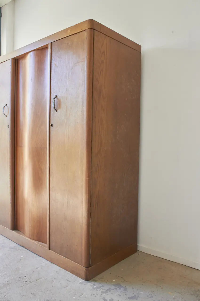 10691---Retro-kast-met-drie-deuren---Firma-Zoethout-05