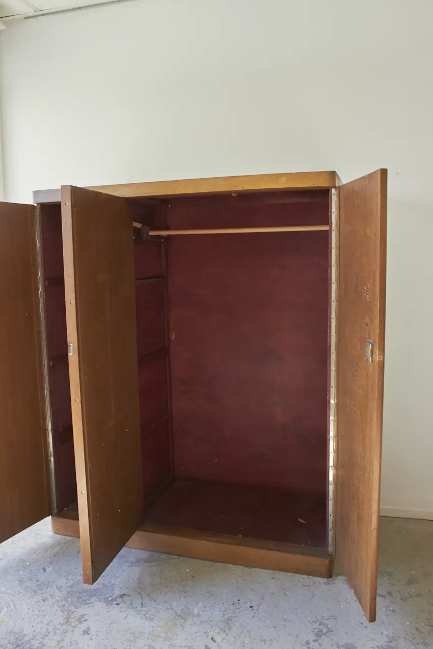 10691---Retro-kast-met-drie-deuren---Firma-Zoethout-07