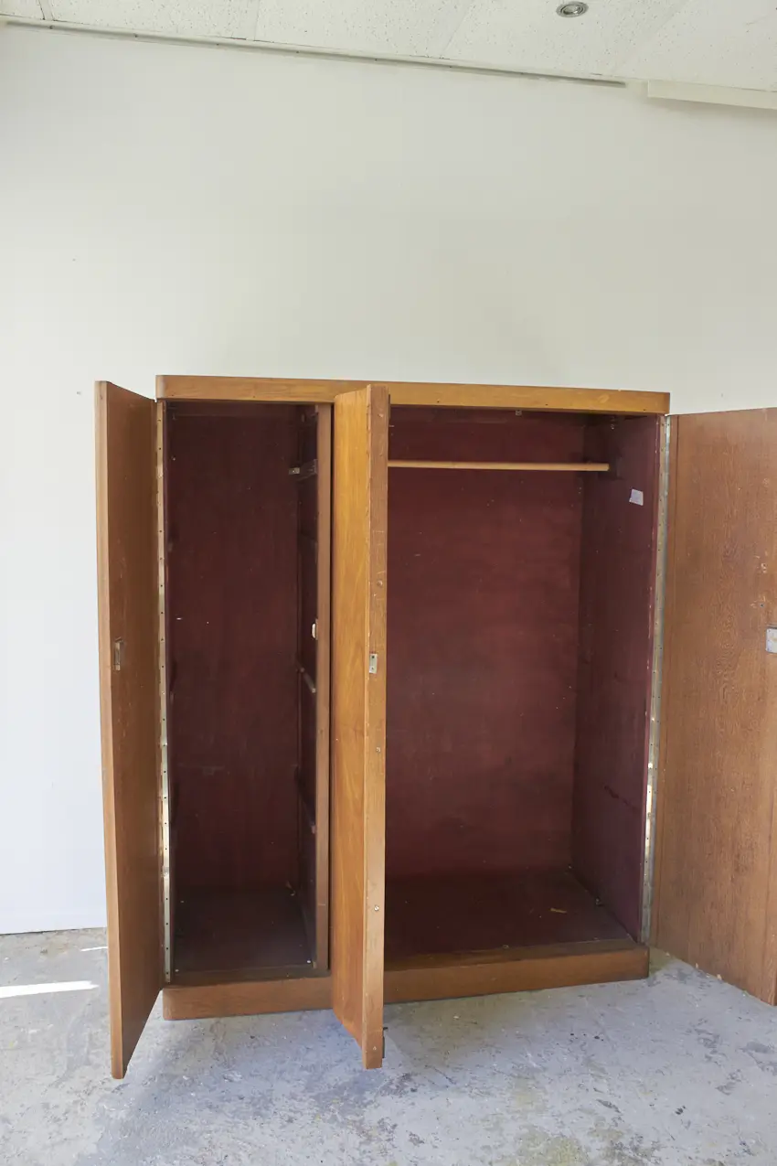 10691---Retro-kast-met-drie-deuren---Firma-Zoethout-08