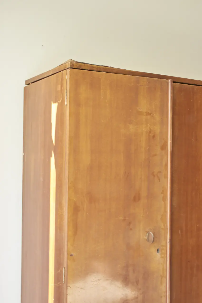 10695---Strakke-retro-kast-met-drie-deuren---Firma-Zoethout-04