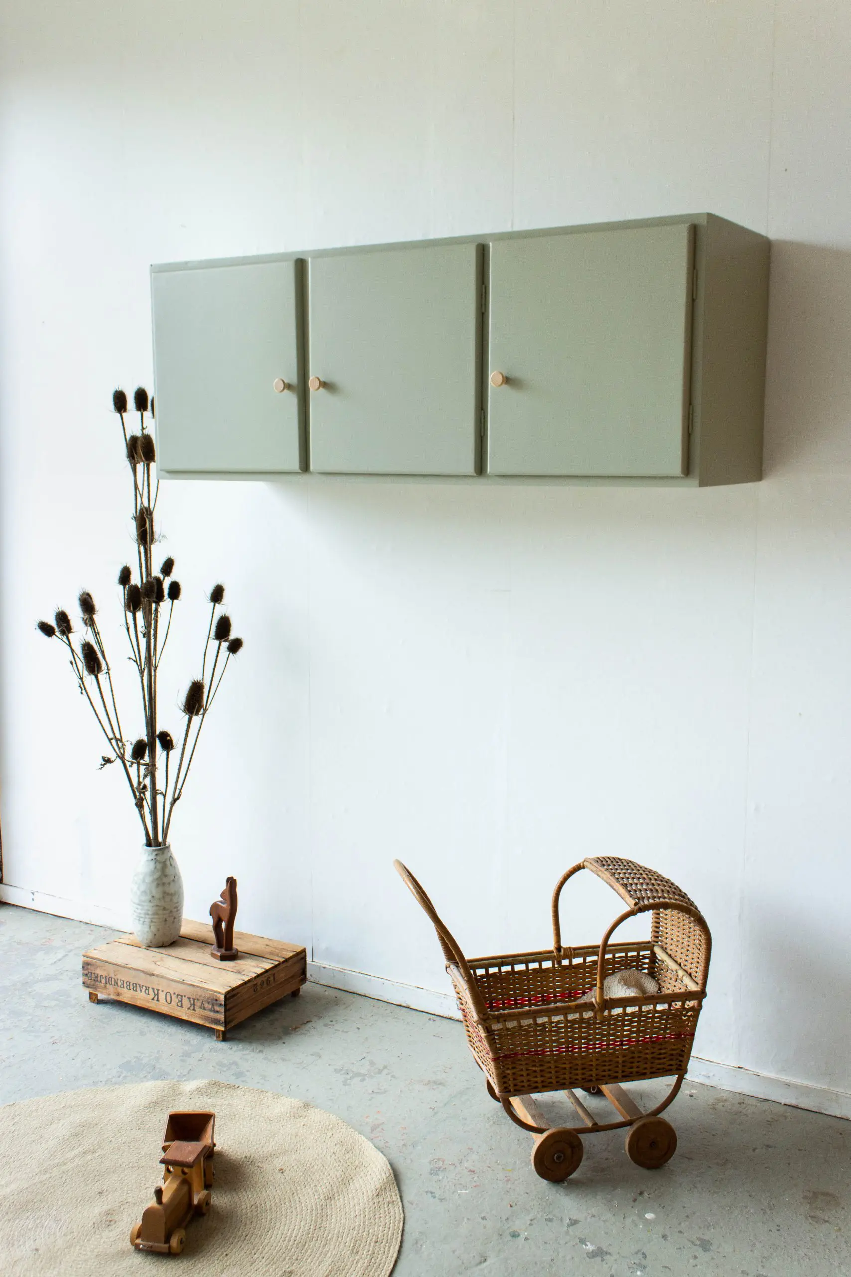 1111-Wandkastje-in-zachtgroene-kleur-2.jpg