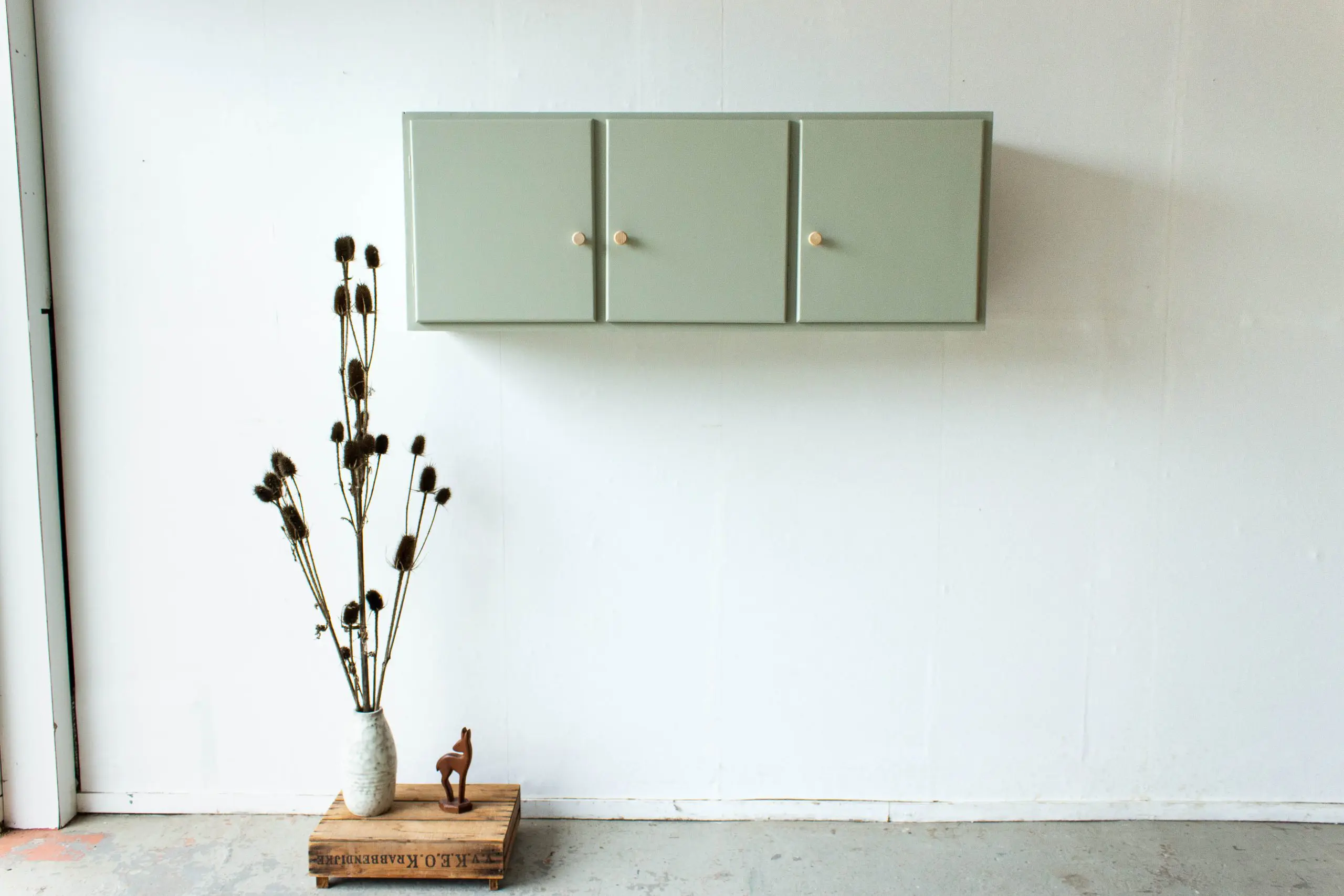 1111-Wandkastje-in-zachtgroene-kleur-5.jpg