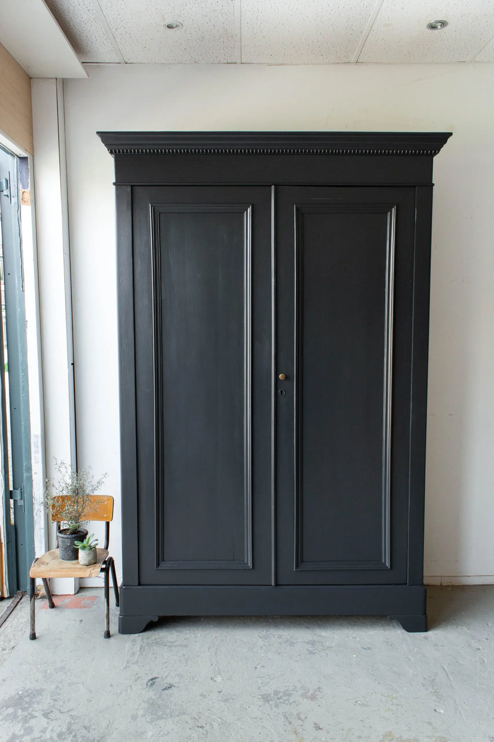 1530-Kraaizwarte-demontabele-kledingkast.jpg