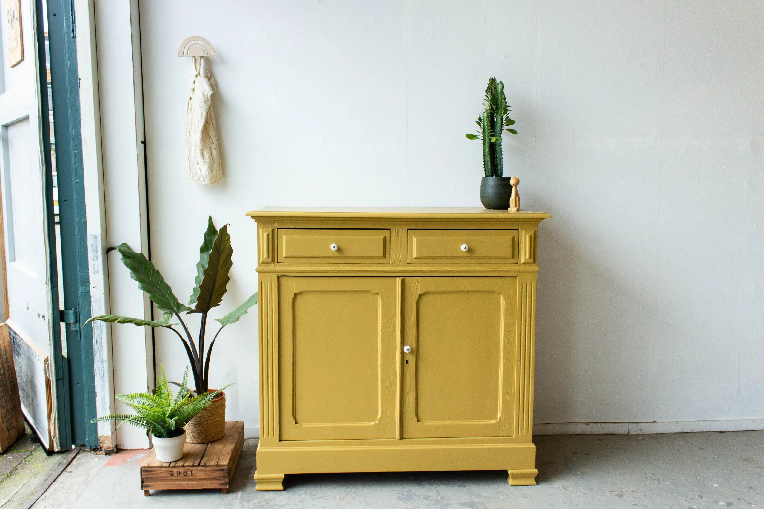 2213-Saffraangele-vintage-commode-voor-op-de-kinderkamer.jpg