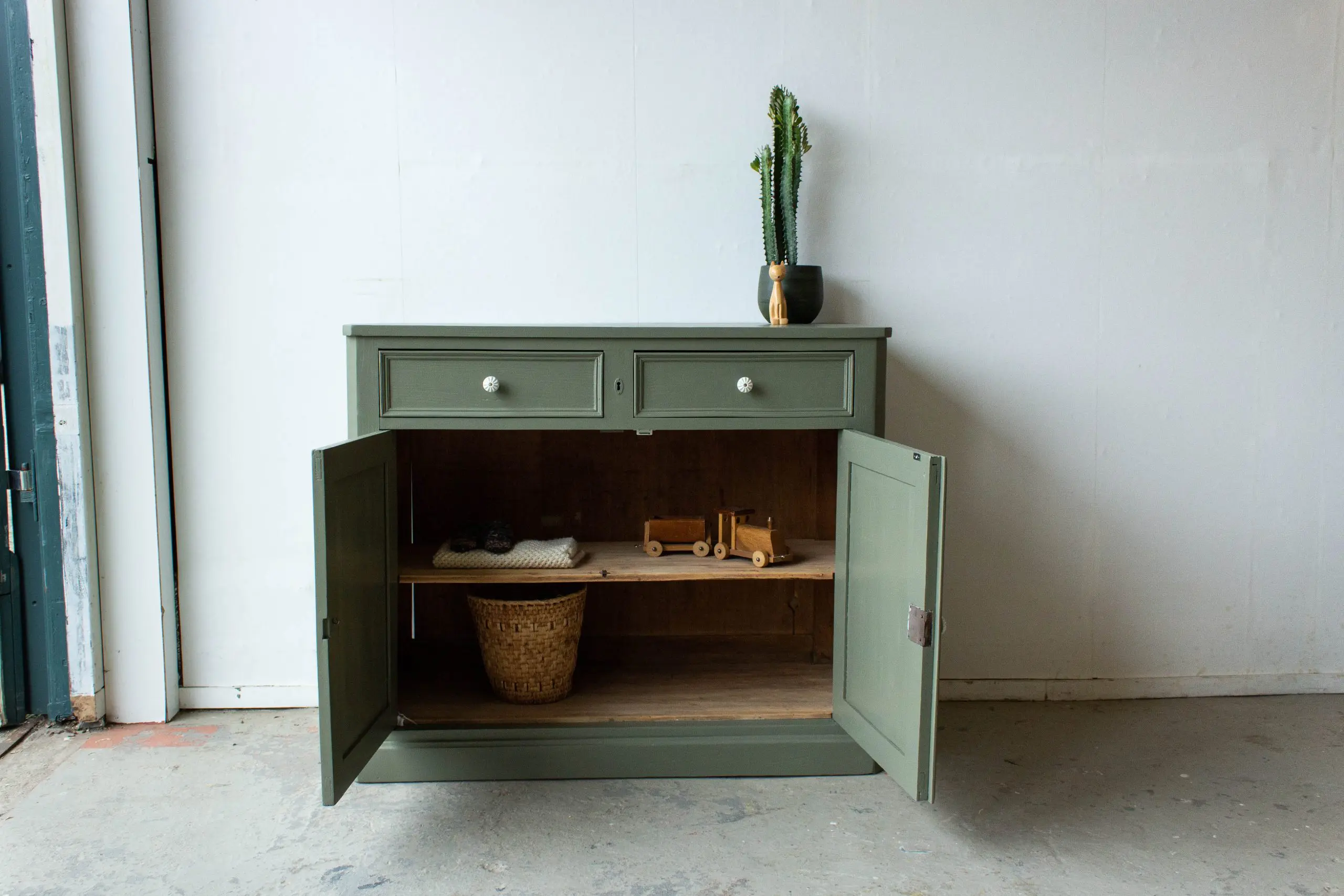 2218-Rozemarijn-groene-vintage-commode_-5.jpg