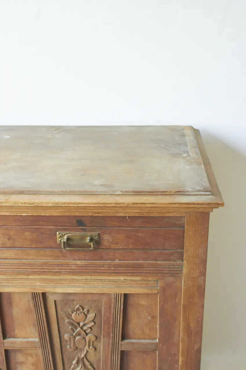 2496---Vintage-commode-met-prachtig-houtsnijwerk---Firma-Zoethout-08