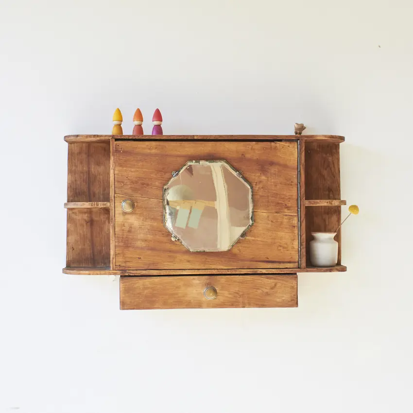 6141-Vintage-hangkastje-met-lade-en-spiegel-Firma-zoethout_1.jpg