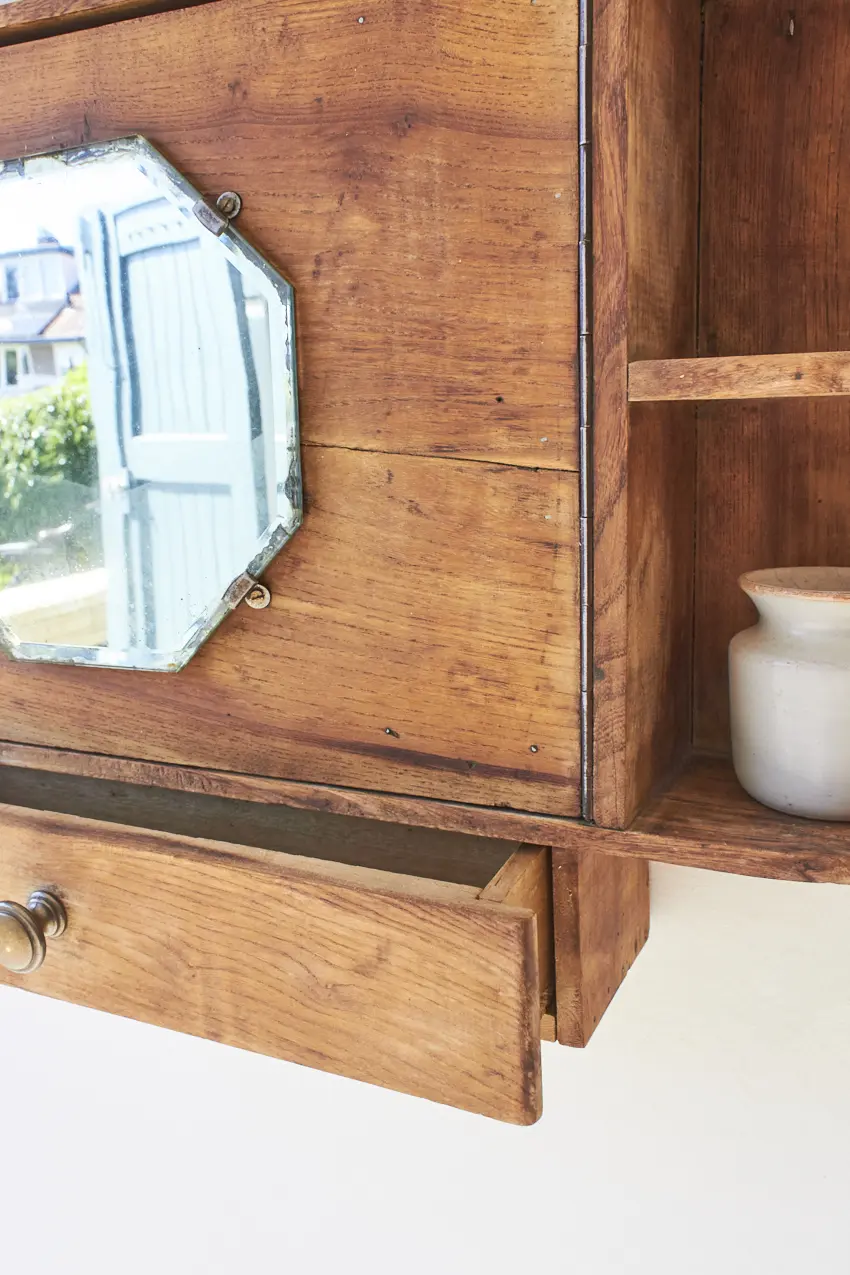 6141-Vintage-hangkastje-met-lade-en-spiegel-Firma-zoethout_4.jpg
