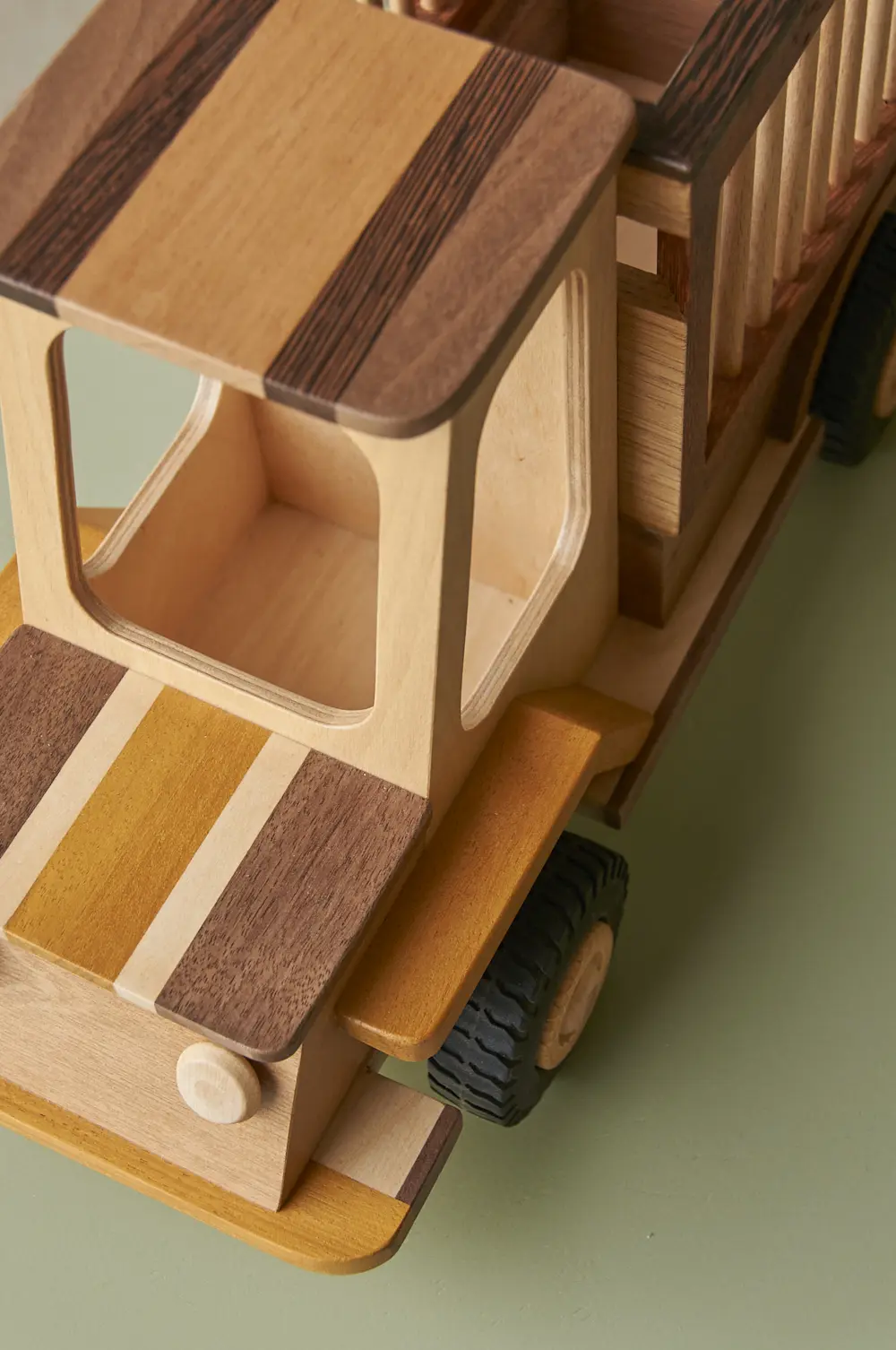 9054-Houten-speelgoedauto-Firma-zoethout_4.jpg
