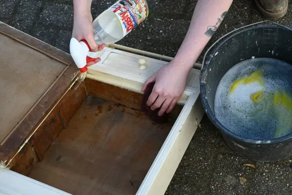 oude kast schoonmaken