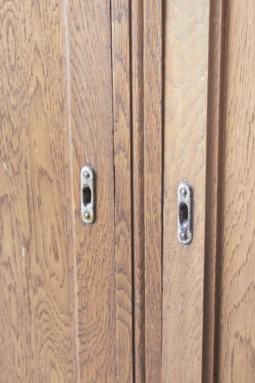 2503---Vintage-commode-met-drie-deurtjes---Firma-Zoethout_10