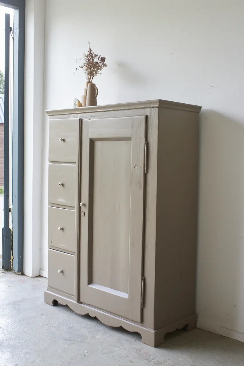 10672---Vintage-speelgoedkast-in-oud-roze-kleur---Firma-Zoethout-02