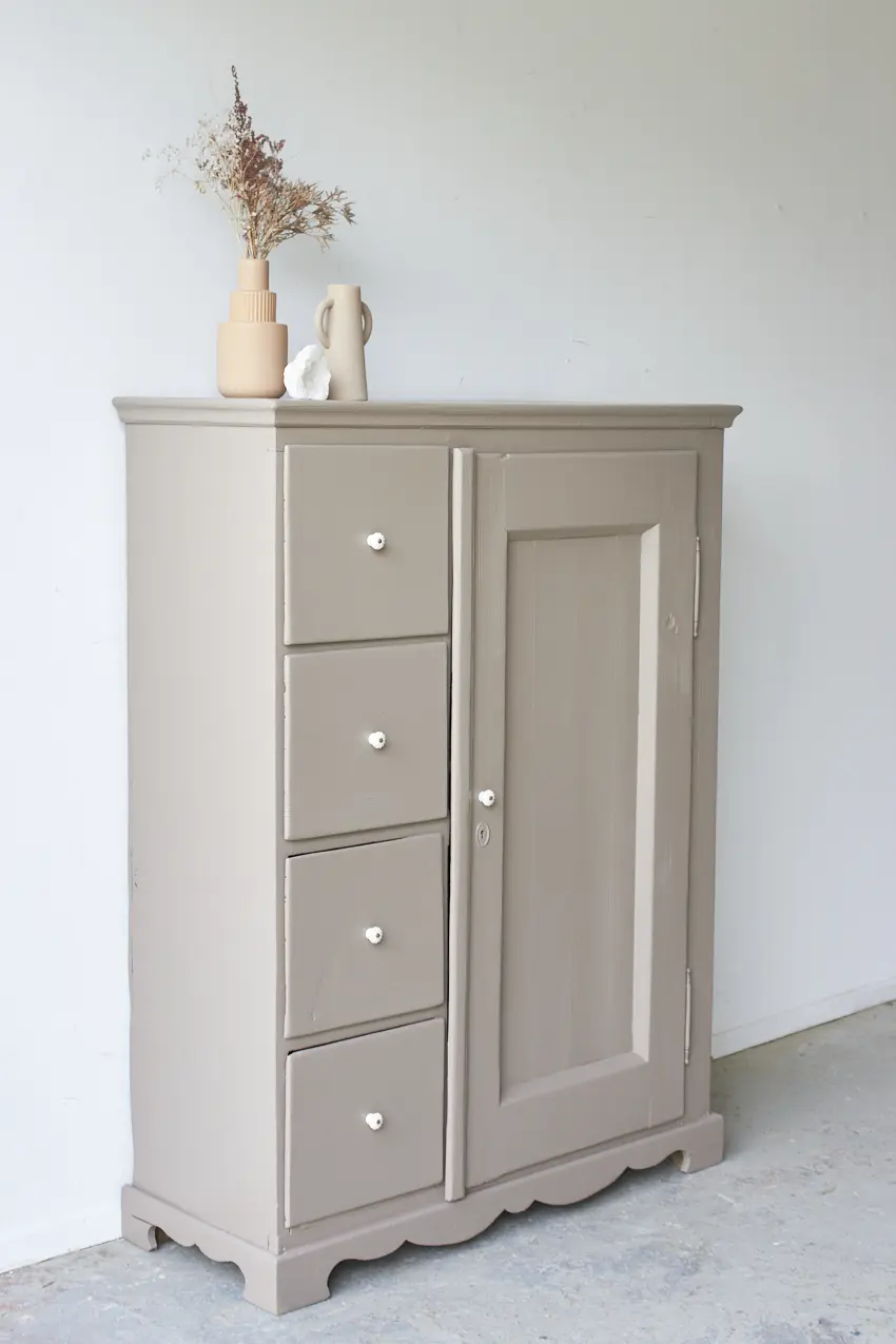 10672---Vintage-speelgoedkast-in-oud-roze-kleur---Firma-Zoethout-06