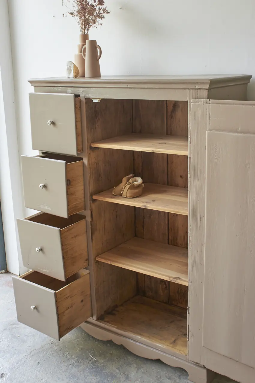 10672---Vintage-speelgoedkast-in-oud-roze-kleur---Firma-Zoethout-08