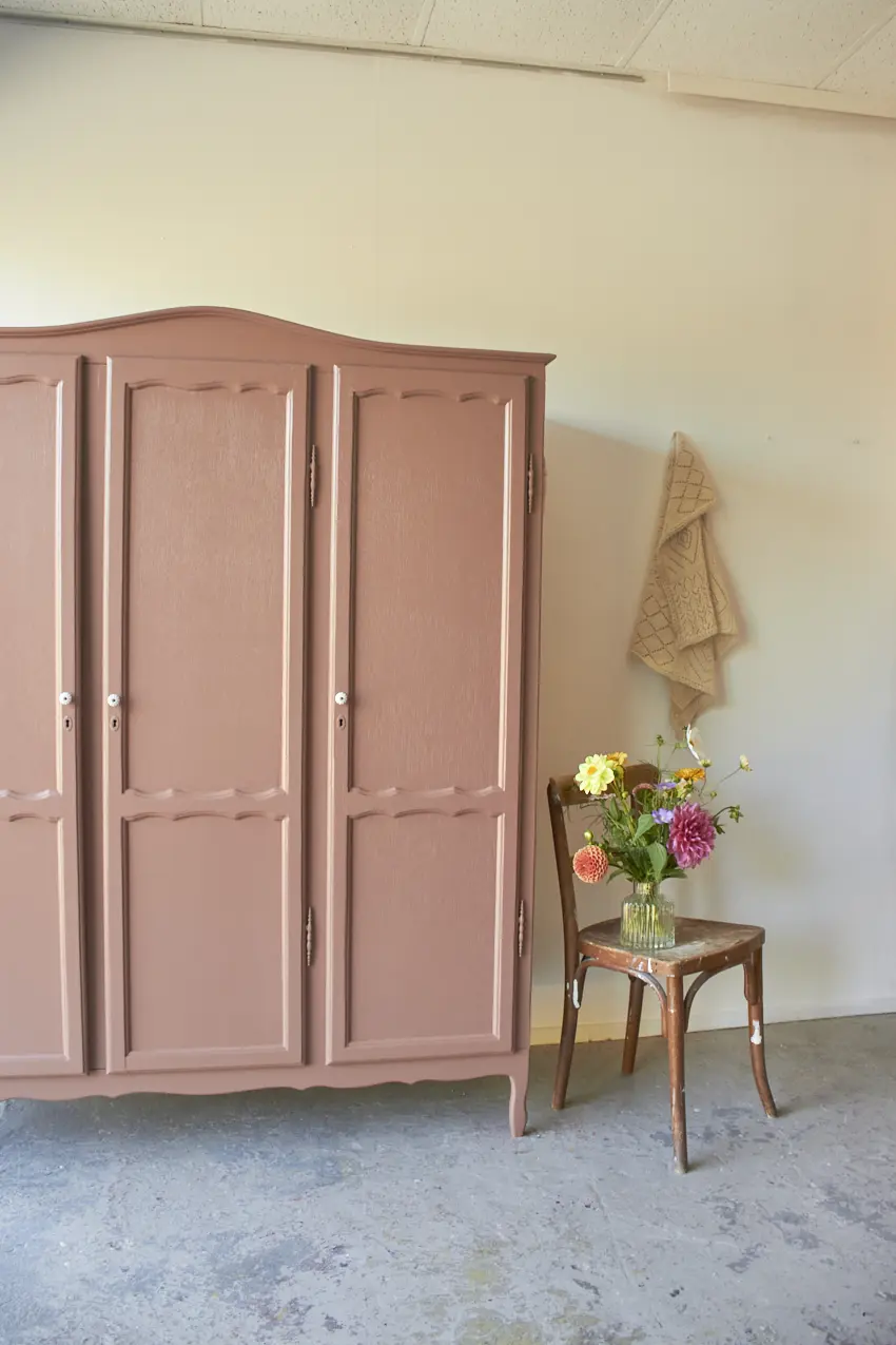 10679---Demontabele-sierlijke-kast-in-oud-roze---Firma-Zoethout-02