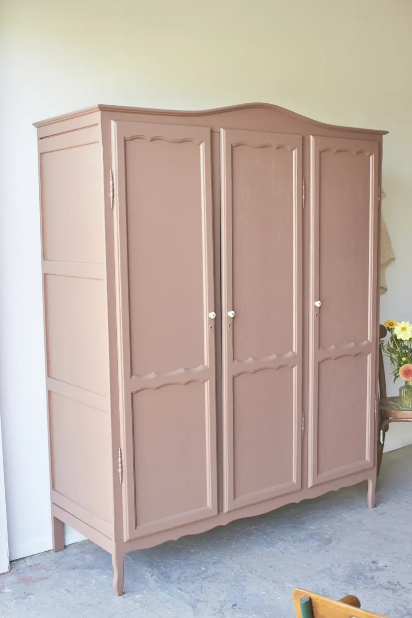 10679---Demontabele-sierlijke-kast-in-oud-roze---Firma-Zoethout-05