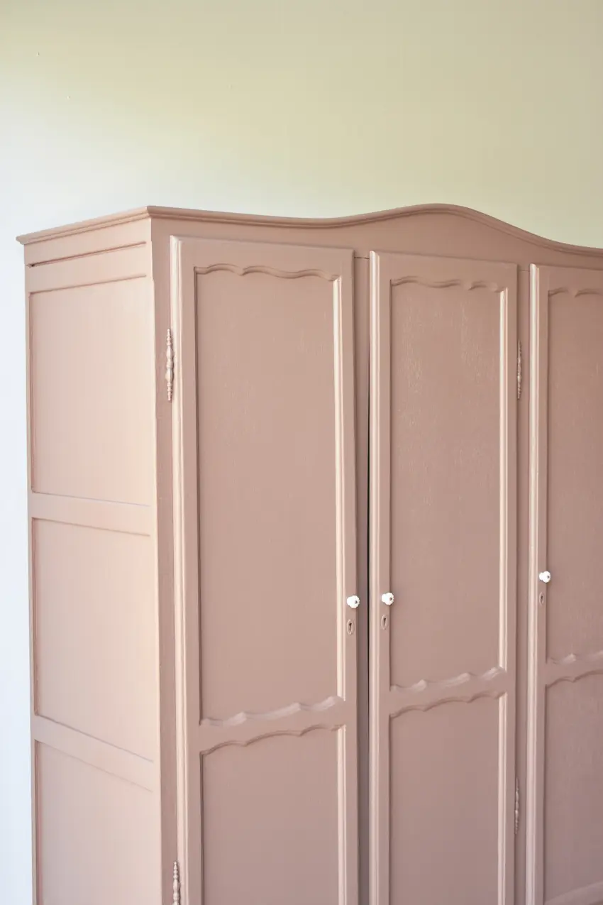 10679---Demontabele-sierlijke-kast-in-oud-roze---Firma-Zoethout-06