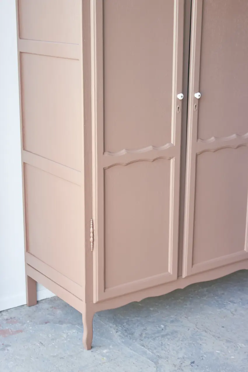 10679---Demontabele-sierlijke-kast-in-oud-roze---Firma-Zoethout-07