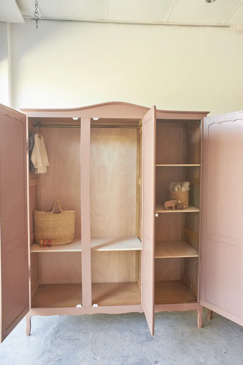 10679---Demontabele-sierlijke-kast-in-oud-roze---Firma-Zoethout-09