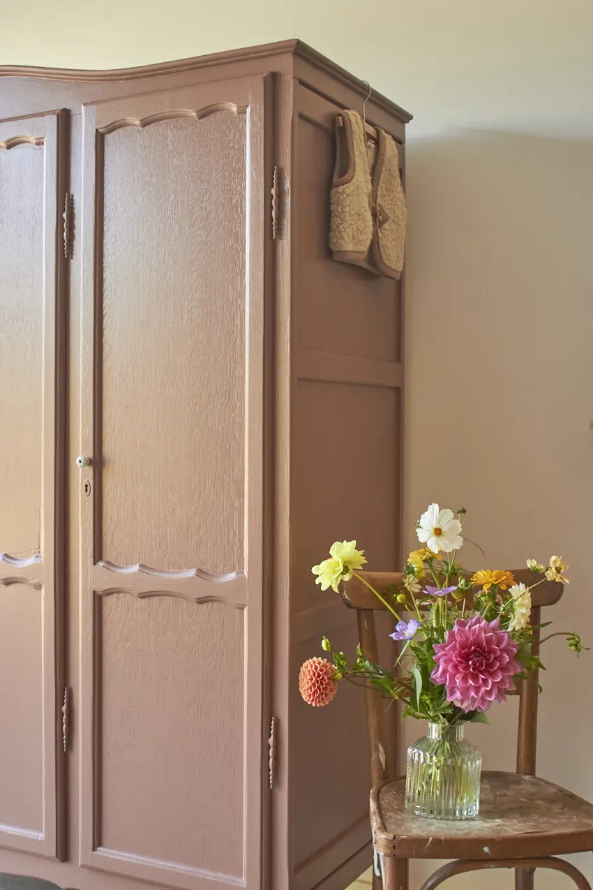 10679---Demontabele-sierlijke-kast-in-oud-roze---Firma-Zoethout-10