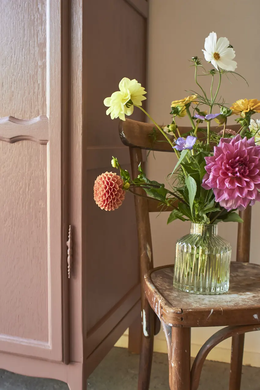 10679---Demontabele-sierlijke-kast-in-oud-roze---Firma-Zoethout-11