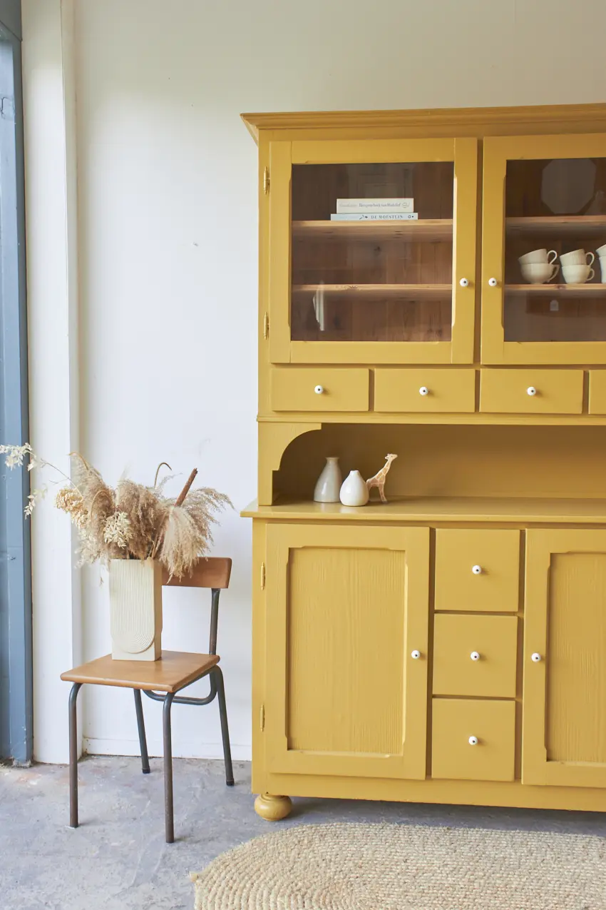 10716---Vintage-vitrine-buffetkast-in-saffraan---Firma-Zoethout-02
