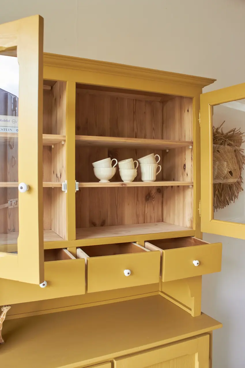 10716---Vintage-vitrine-buffetkast-in-saffraan---Firma-Zoethout-08