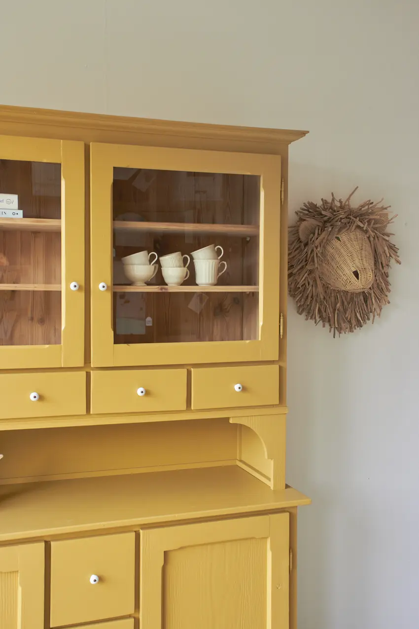 10716---Vintage-vitrine-buffetkast-in-saffraan---Firma-Zoethout-10