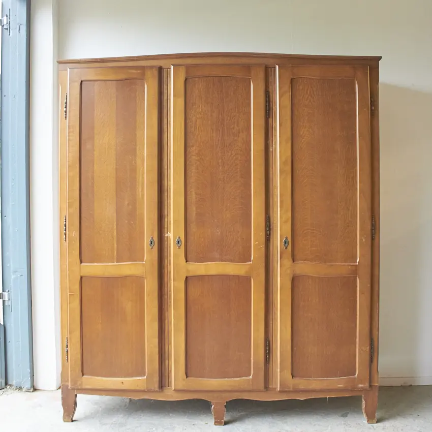 10772-demontabele-sierlijke-drie-deurs-kast-Firma-Zoethout-00